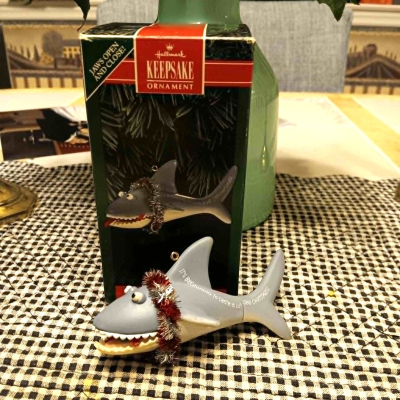 HALLMARK TASTY CHRISTMAS 1992 CHRISTMAS KEEPSAKE ORNAMENTS SHARK JAWS OPEN