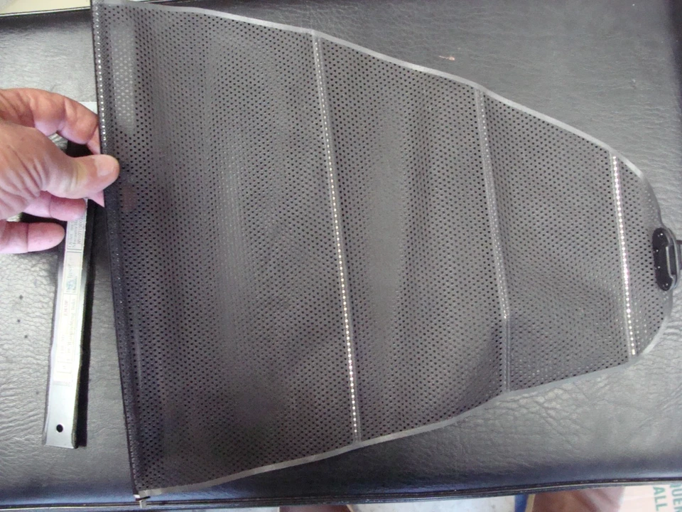 BMW E39 5 series LEFT rear ¼ glass roller sunshade 97+ SHADE ONLY! VG COND + M5 - Image 4 of 4