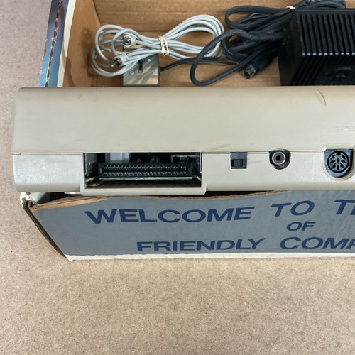 Computer Commodore 64 vintage in scatola con tutti i cavi - si accende - scatola danneggiata - Foto 12 di 13