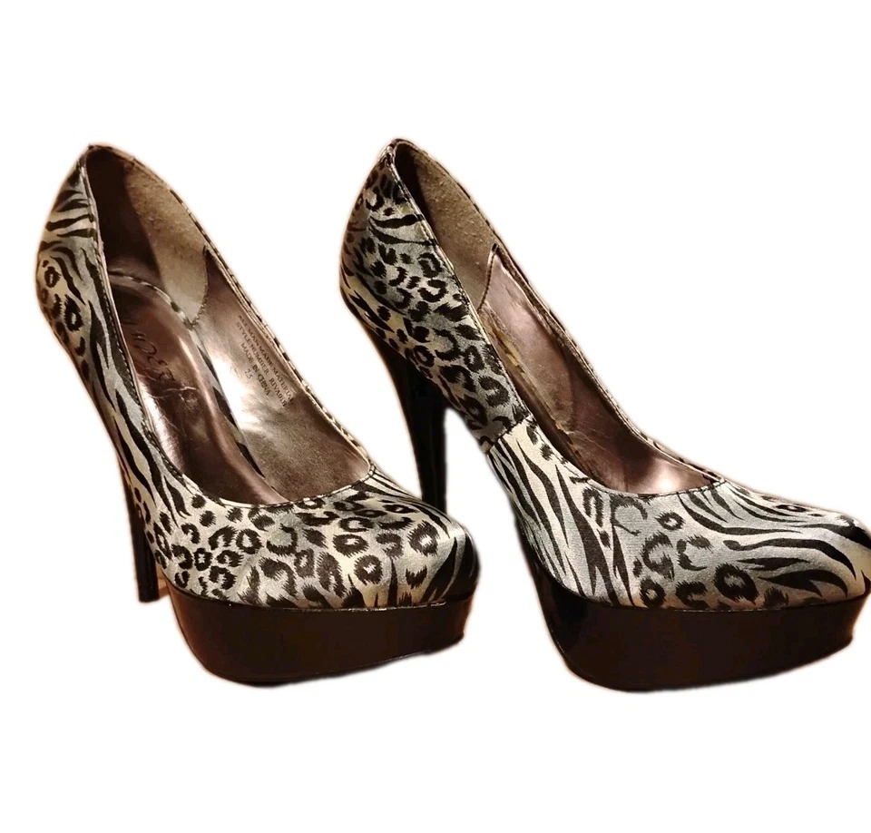 Zapatos de tacón alto Bumper para mujer con plataforma y estampado de cebra. Talla 7,5M. A272 Foto 2 de 4