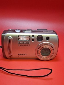 Samsung Digital Camera Digimax V4 4.0MP Silver Inc Sd Card D3