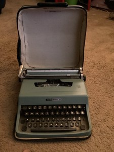 vintage olivetti lettera 32 Portable typewriter Spain With Case Parts