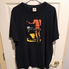 Vintage 1998 Pearl Jam Live On Two Legs US Tour T-Shirt XL.