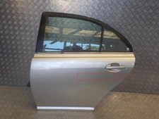 Porte arrière et accessoires Toyota AVENSIS