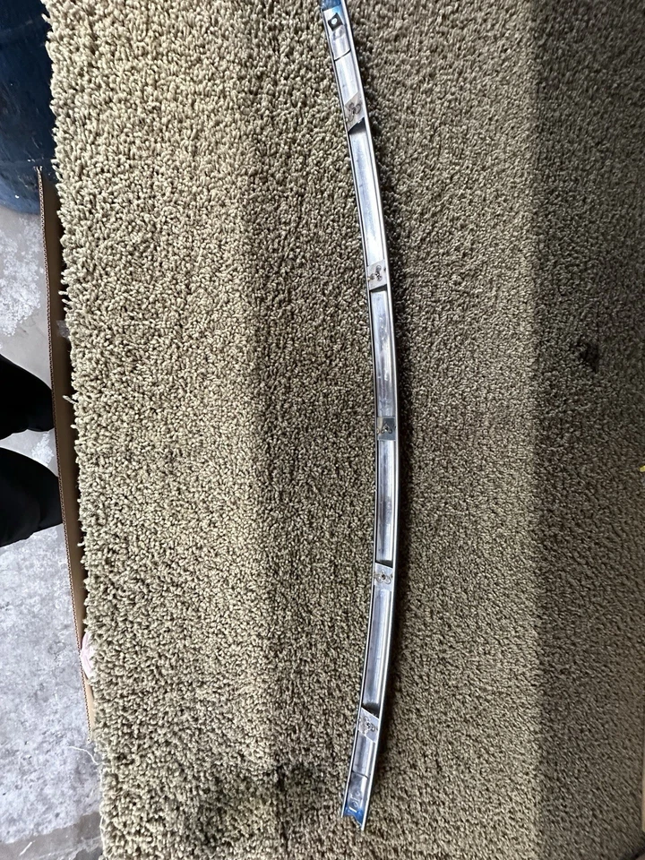 Parachoques trasero central Bentley Mulsanne 2015 moldeado acero inoxidable, OEM Foto 3 de 4