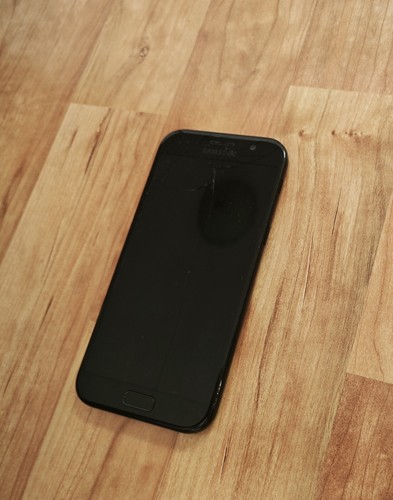 Samsung Galaxy A5 (2017) SM-A520F in schwarz ( defekt )