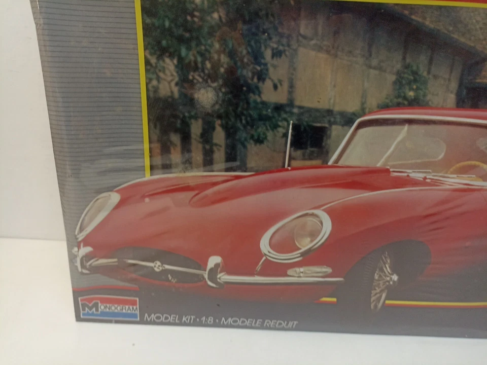 JAGUAR XK E COUPE MONOGRAM SCALA 1/8 KIT MONTAGGIO SIGILLATO-ZR-A38 - Immagine 4 di 4