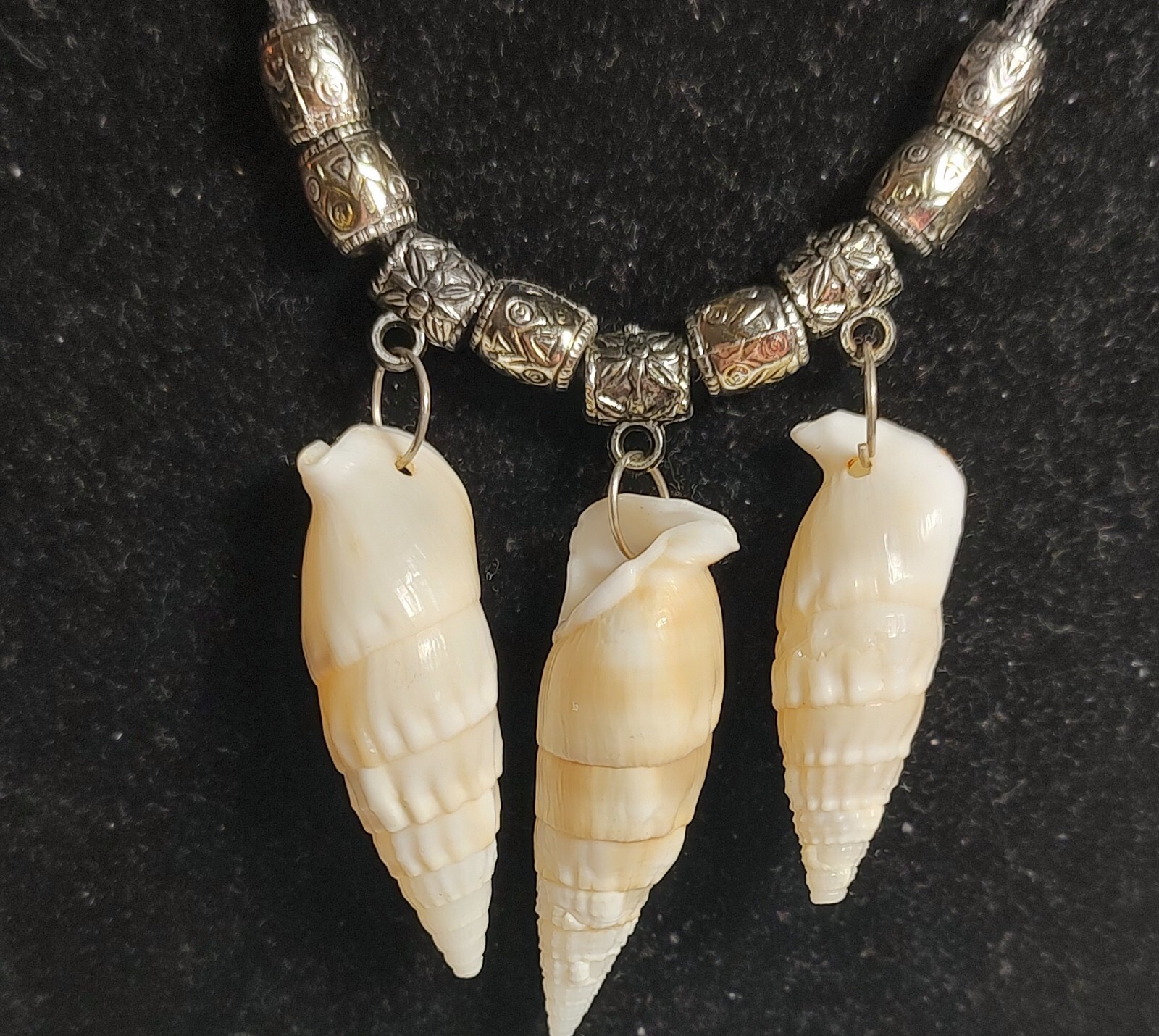 Three Shell Necklace 17" - image 5