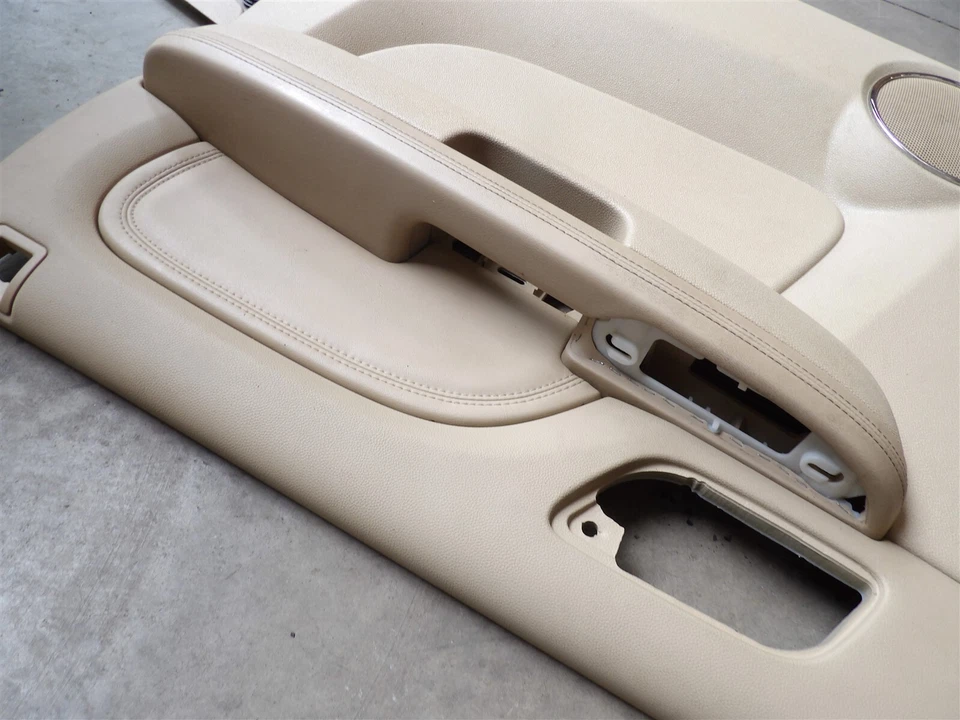 Panel de moldura de puerta interior cachemir trasero pasajero derecho 2010-2014 Cadillac Escalade Foto 3 de 4