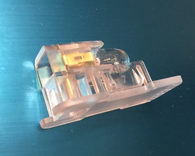 NOVO GM Chevy/Buick OEM compartimento tampa-tronco lâmpada de carga luz ASSY 10285351 - Imagem 4 de 4