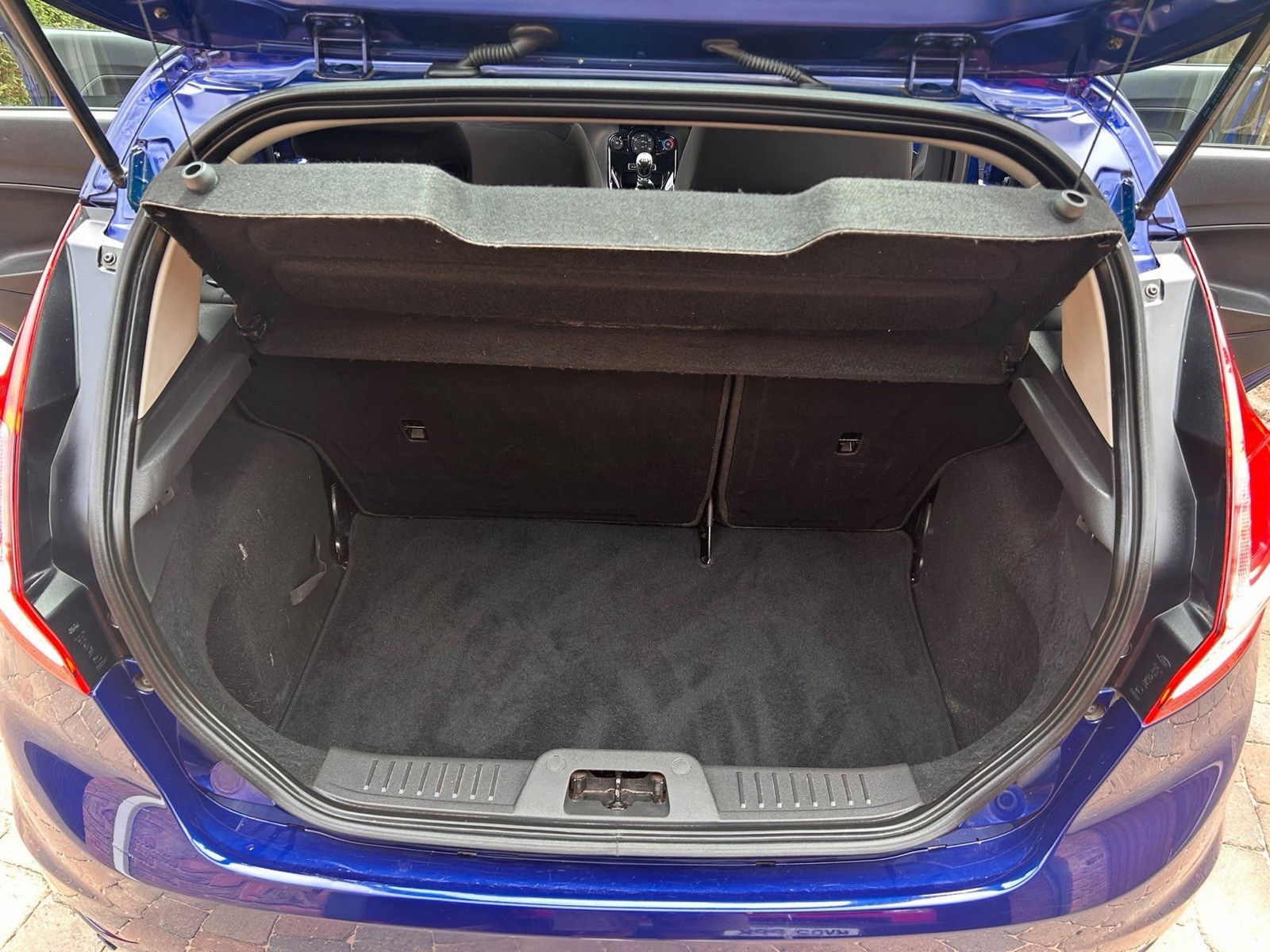 2017 Ford Fiesta, photograph 10