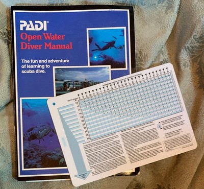 PADI Open Water Diver Manual : Metric version English; calculator included!!****