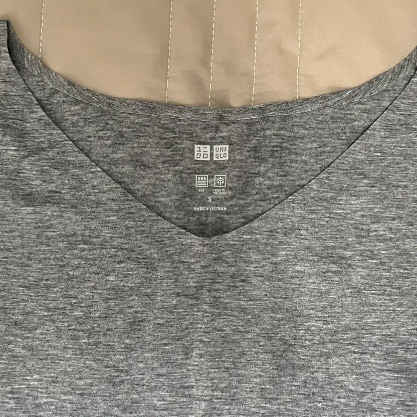 Uniqlo M Short Sleeve T-Shirt - Brand New thumbnail 4