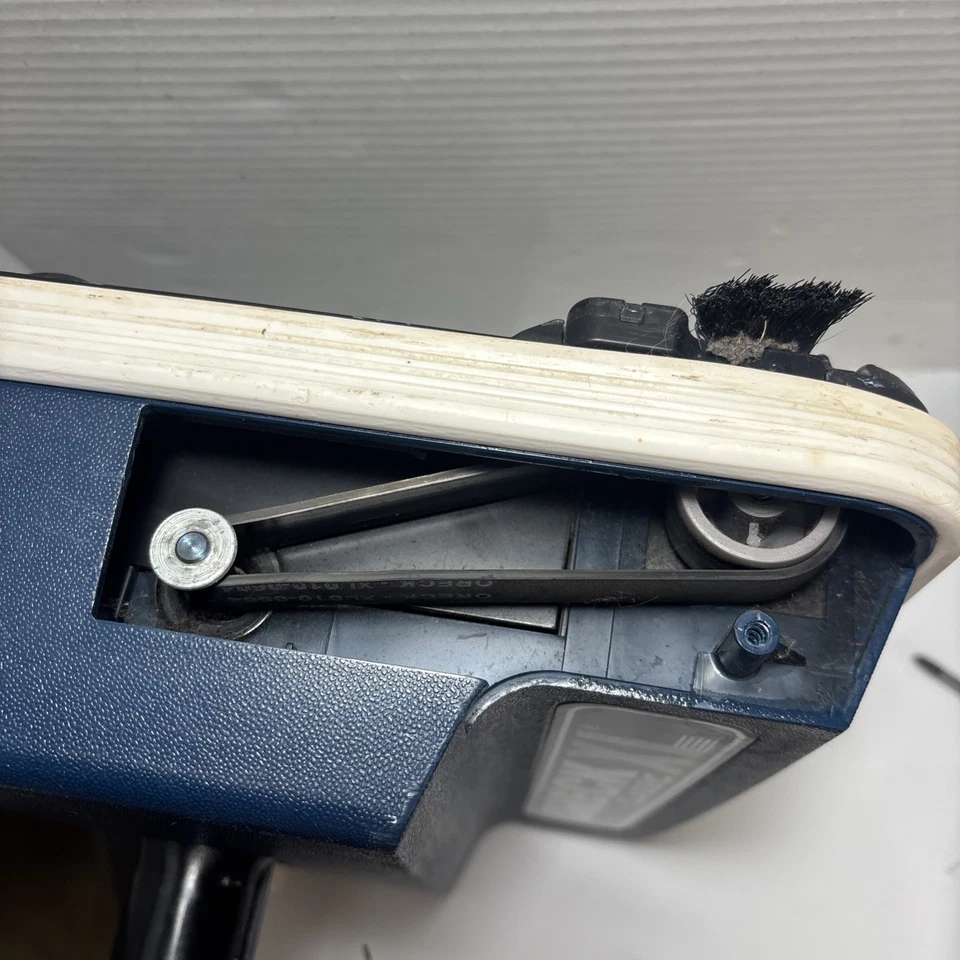 Nice Oreck 10lb XL2310RS Buckmaster Lightweight Upright Vacuum - Tested - Image 2 of 4