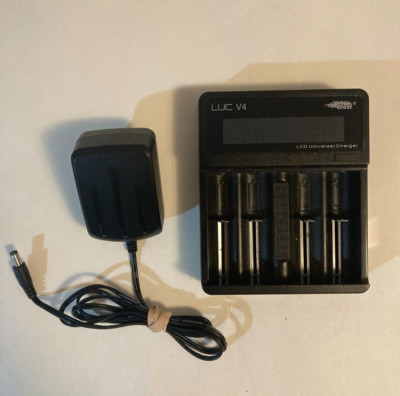 EFEST LUC V4 Battery Charger