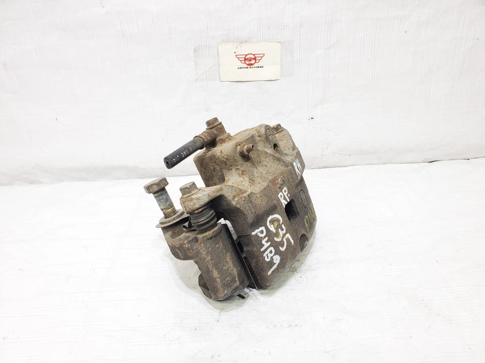 Pinza de freno delantera derecha lado del pasajero Infiniti G35 2003-2005 OEM 41001-AM000 Foto 3 de 4