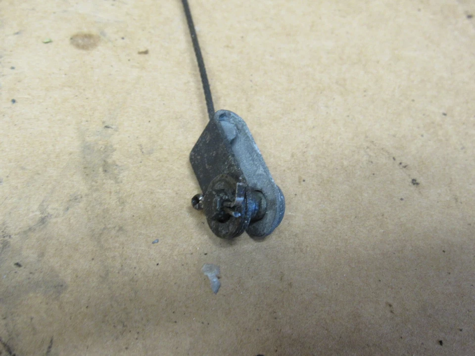 Suzuki Cavalcade GV1400 1987 reposapiés trasero pasajero cable ajustable Foto 2 de 4