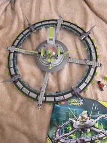 Alien Mothership (7065) 100% Complete  w/ minifigures. manual #2