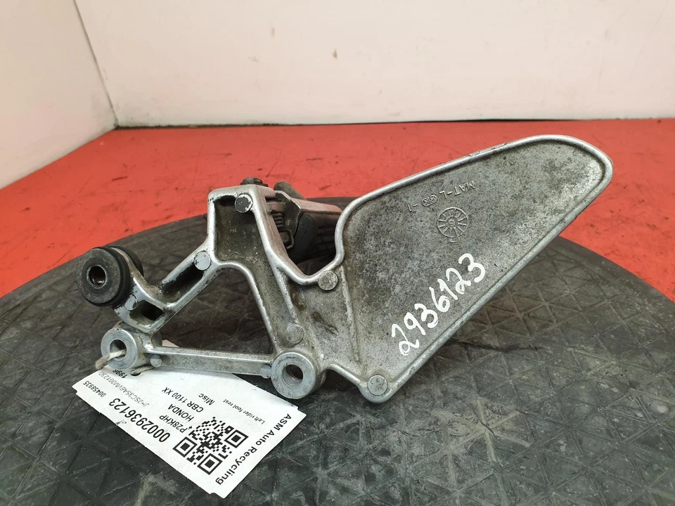 HONDA CBR 1100 XX 1996 LEFT RIDER FOOTREST 50642MM5000 - Image 3 of 4