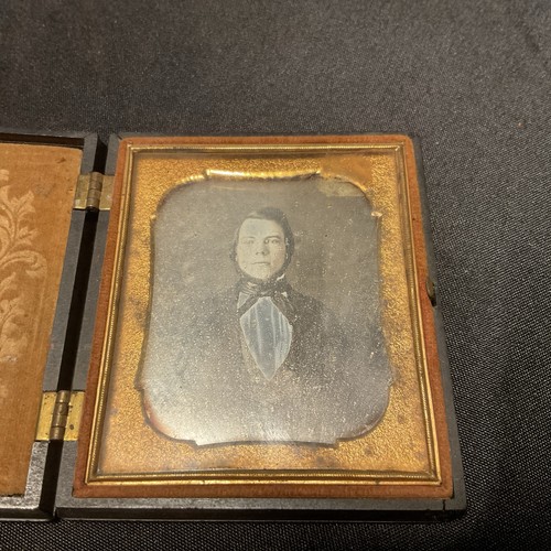 Antique Photo In Folding Case - Bild 2 von 3