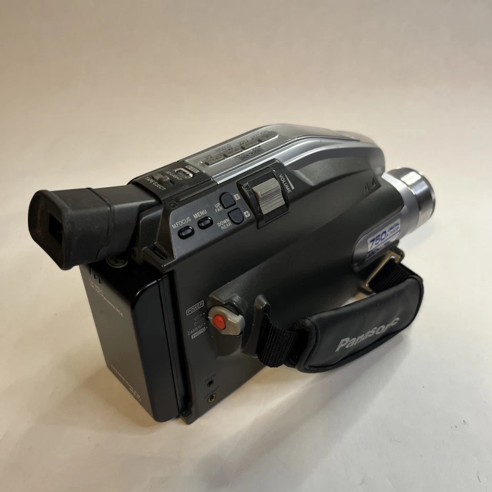 Panasonic Photo Shot Palmcorder VHSC Model PV-L453D - Image 3 of 4