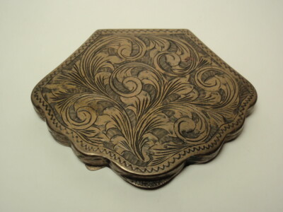 Vintage 800 Silver Clam Shell Shape Engraved Powder Compact
