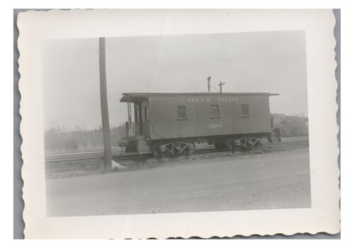 LVRR LEHIGH VALLEY Railroad Train Caboose 95282 Original Photo - Picture 1 of 2