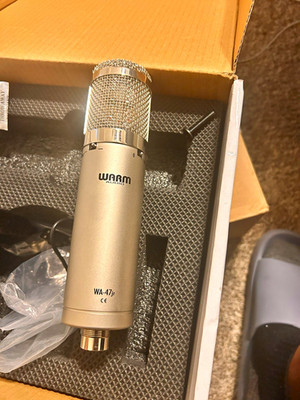 Warm Audio WA-47jr Large Diaphragm Condenser Mic, Switchable Patterns, Silver