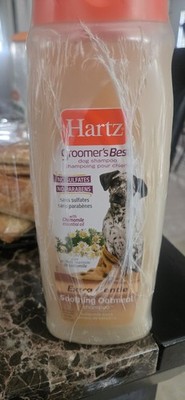 Hartz Groomer's Best Extra Gentle Soothing Oatmeal Shampoo for Dogs with Chamomi