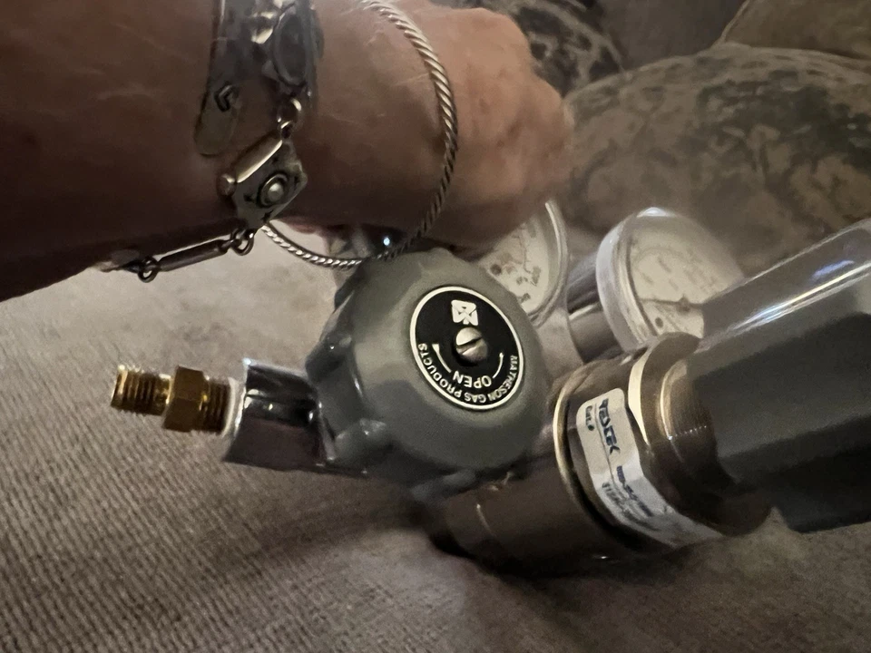 Regulador Matheson sin usar. Foto 2 de 4