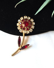 Vintage Gold Tone Red Clear Glass Rhinestones Prong Flower Pin Brooch