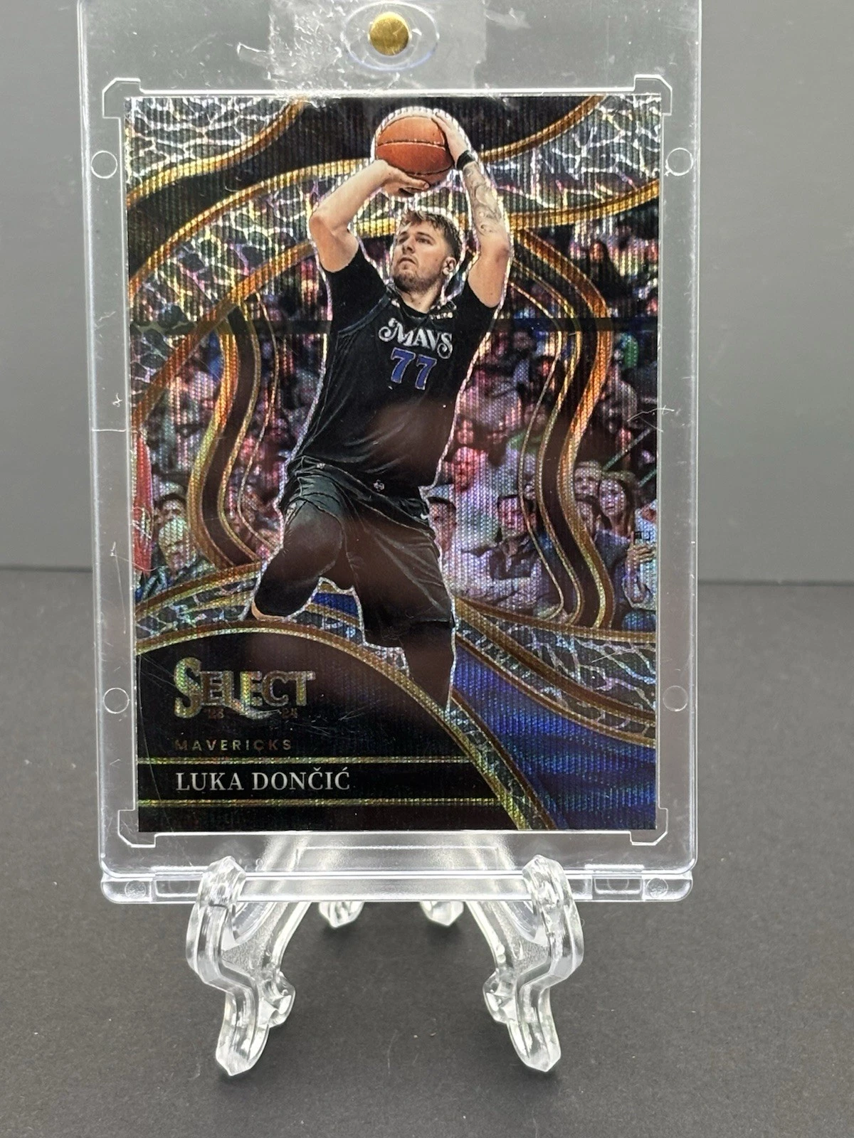 2023-24 Panini Select Luka Doncic #251 Courtside Elephant Prizm Case Hit SSP