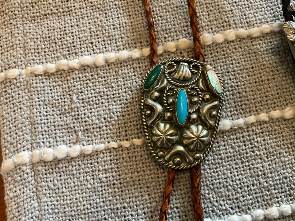 Lote De 4 Corbatas Bolo Vintage... ¿Diente De Tiburón? Shell, Pat. Pendiente en muy buen estado Foto 3 de 4