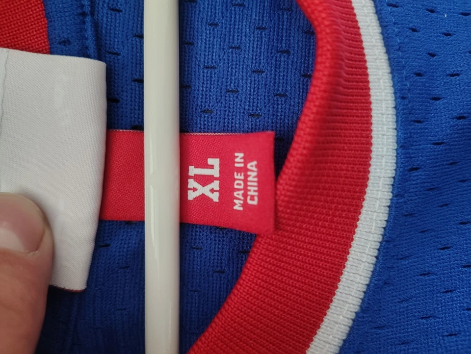 Camiseta Mitchell & Ness Detroit Pistons Isiah Thomas Foto 3 de 3