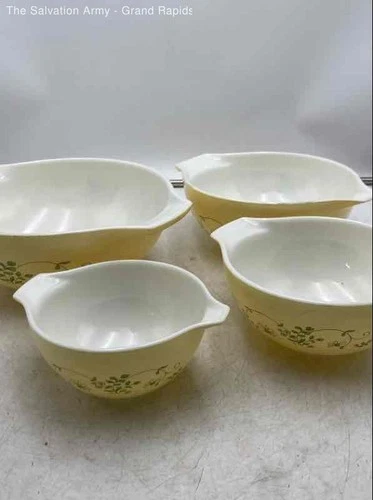 Vintage Pyrex Cream Floral Kitchenware Dinner Round Mixing Bowl Set Of 4