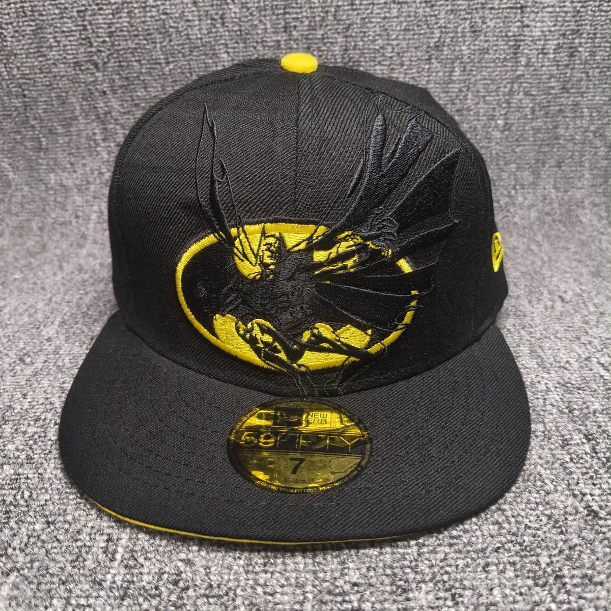 New Era 59FIFTY Batman Fitted Hat Cap Size 7 Black Yellow DC Comics Wool