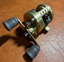 Mulinello da baitcasting basso destrorso SHIMANO Calcutta 50XT per flussi di ...