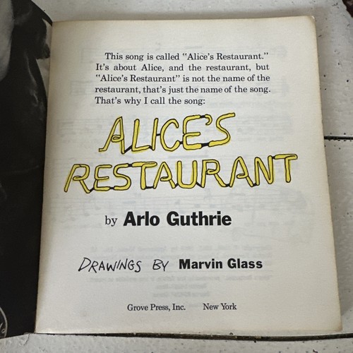 Alice's Restaurant Arlo Guthrie Glass Song Book Art Grove Press 1968 VTG 60s - Picture 3 of 4