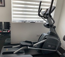 Johnson E8000 commercial elliptical cross trainer excellent cond light home use