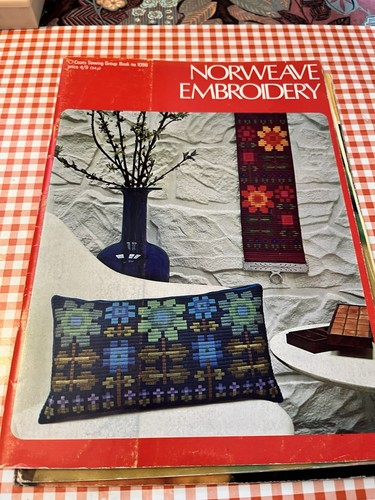 Vintage Coats Sewing/Embroidery Books: Lagartera, Norweave, Florentine & Swedish - Picture 5 of 6
