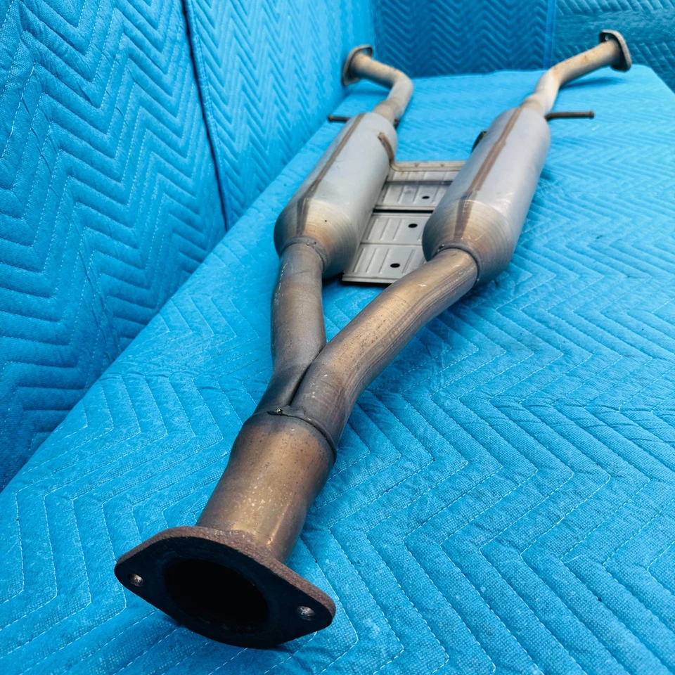 2011–2013 Infiniti M56 Center Exhaust Section OEM 127K - Image 2 of 4