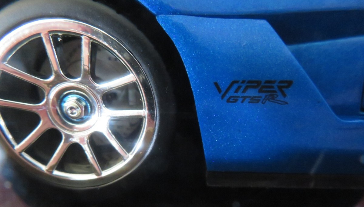 Hot Wheels ダッジ・バイパー 1/18 Hot Wheels 1/18 Scale Model Car 2412IR - Dodge Viper SRT-10