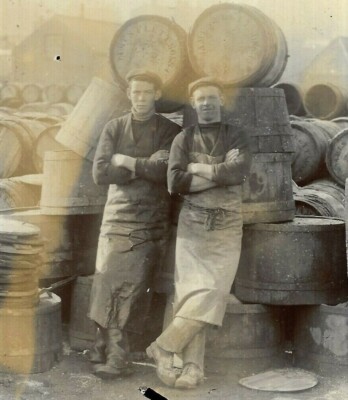 Kabinettkarte Foto Männer Arbeiter Brauerei Fässer Flat Caps Boughton Great Yarmouth