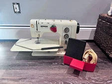 BERNINA 830 Sewing Machine - White
