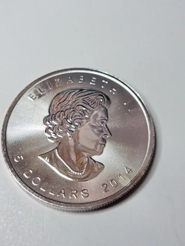 2014 Canadian Maple Leaf Elizabeth II $5 Dollar 1 oz Silver Coin