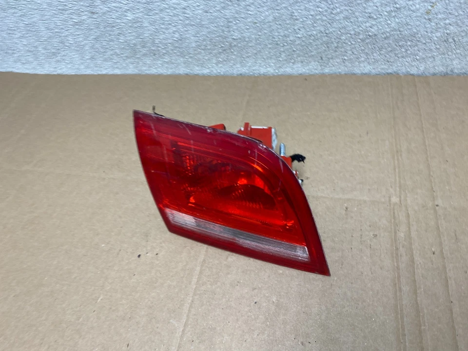Luz trasera interior izquierda Audi A3 2009 a 2013 OEM T8107 DW Foto 2 de 4