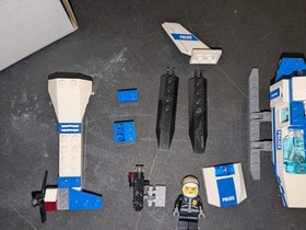 LEGO CITY: Police Helicopter (7741) Complete w Mini Figures