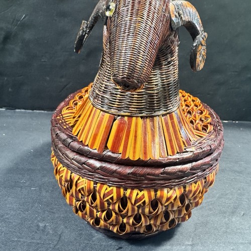 Vintage Ram Sheep Woven Grass & Reed Basket Shanghai Crafts 1970s Hong Kong - Picture 18 of 19