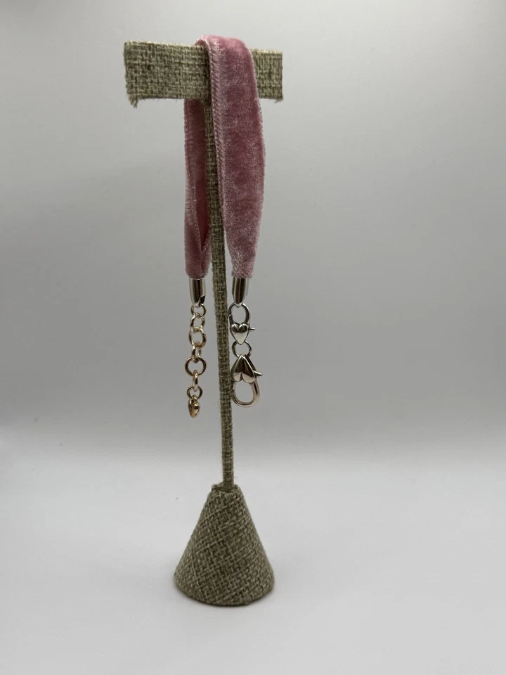 💞 Браслет с шармом 💞 в виде сердца из розового бархата Brighton - Изображение 2 из 4