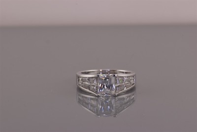Epiphany Sterling Silver Cubic Zirconia Tapered Baguette Band Ring 925 Sz: 7